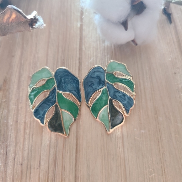 🌴🌴Beautiful Palm Leaf Earrings in a green marble Color🌴🌴 - Picture 11 of 14